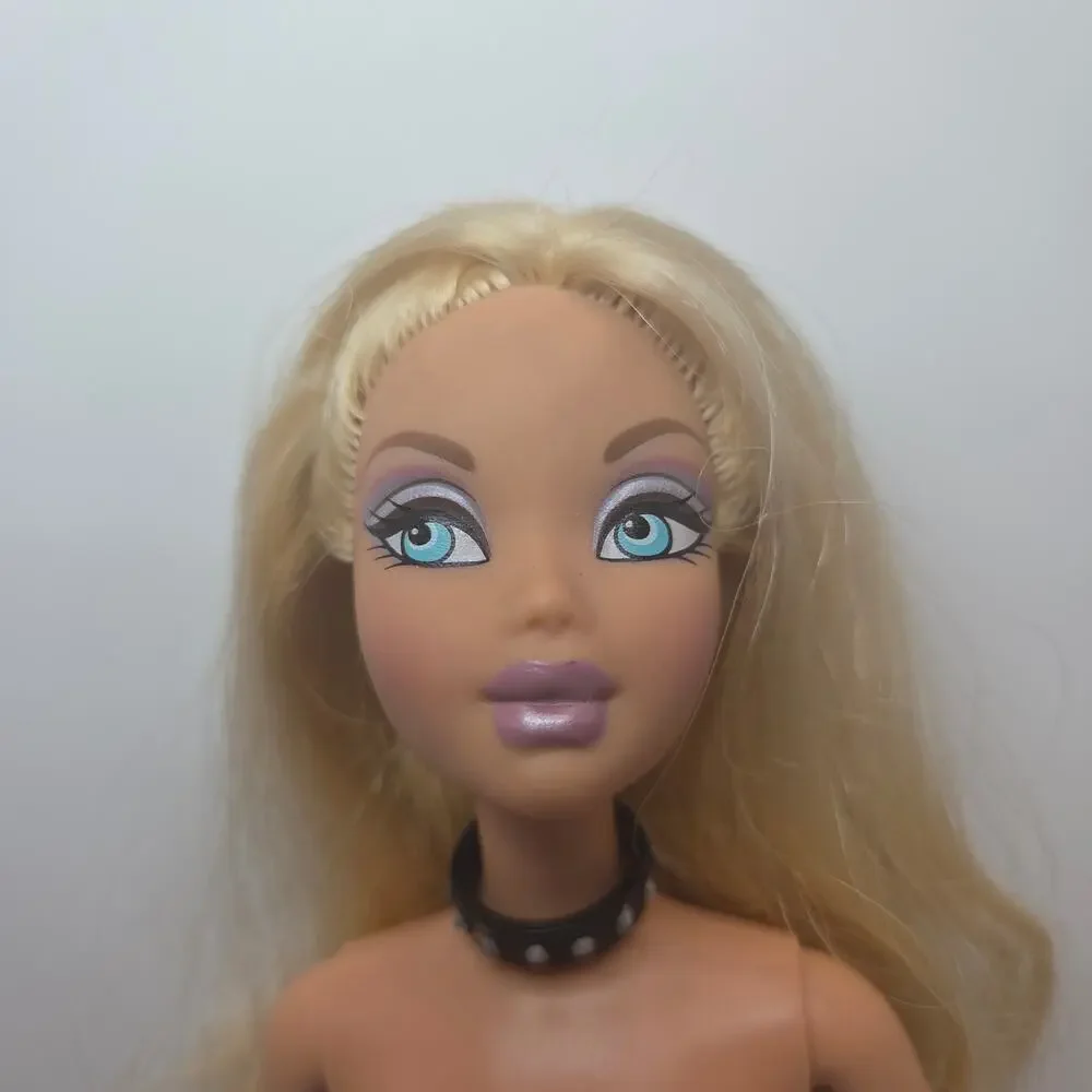 2004 Mattel My Scene Barbie Shopping Spree Levi's Kennedy Doll + Clothes